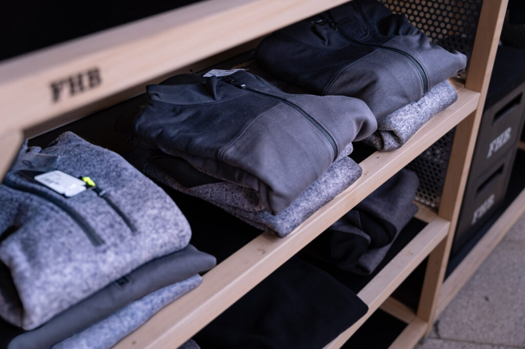 Zipsweaters 2 | Onrust | Nieuw-Buinen MCD6787 Enhanced NR | Onrust | Nieuw-Buinen