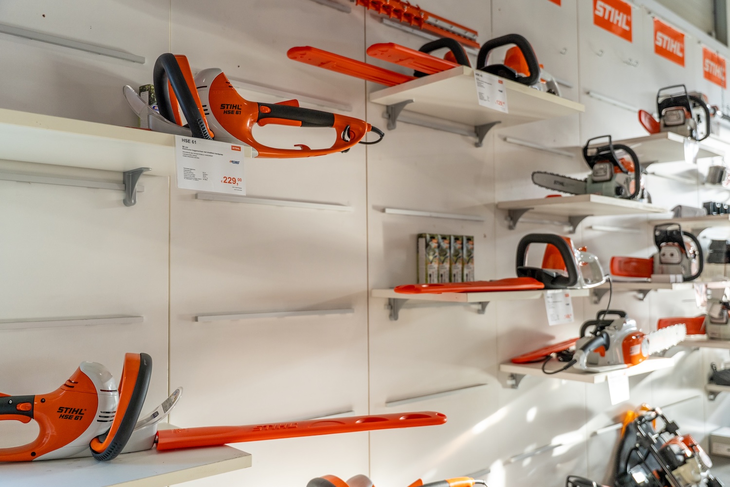 Showroom kettingzagen onrust | Onrust | Nieuw-Buinen